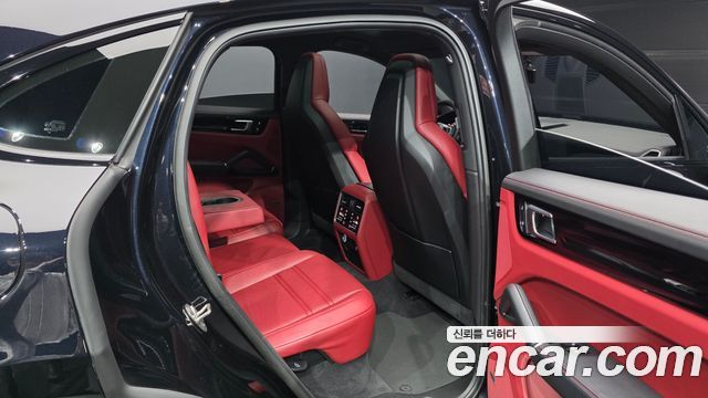 Porsche Cayenne 2022 — photo 18