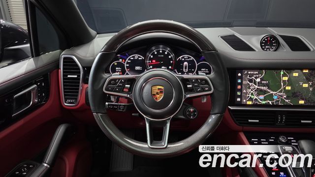 Porsche Cayenne 2022 — photo 19