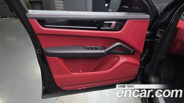 Porsche Cayenne 2022 — photo 14