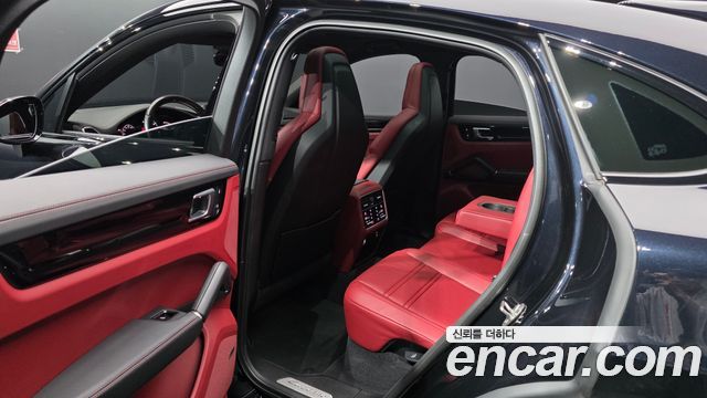 Porsche Cayenne 2022 — photo 16