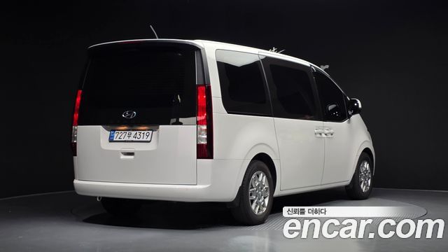 Hyundai Staria 2024 — photo 2