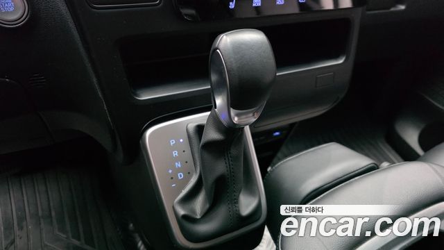 Hyundai Staria 2024 — photo 12