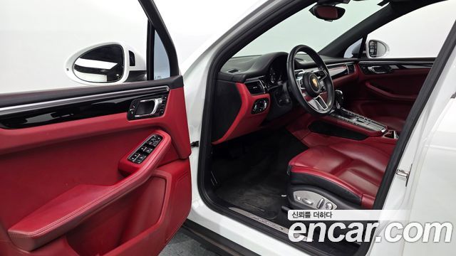 Porsche Macan 2017 — photo 11