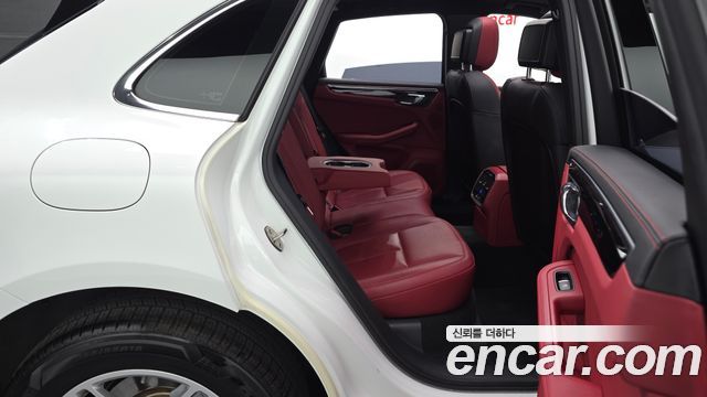 Porsche Macan 2017 — photo 12