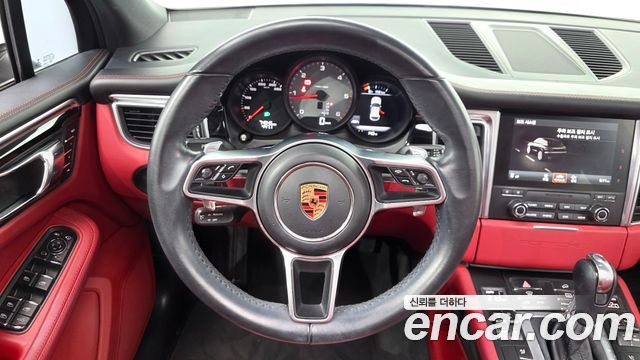 Porsche Macan 2017 — photo 13
