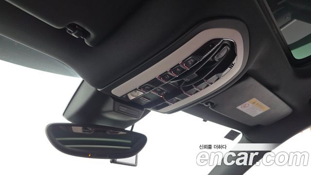 Porsche Macan 2017 — photo 17