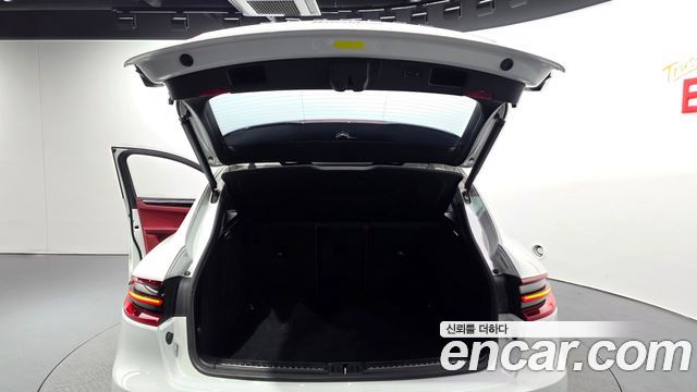 Porsche Macan 2017 — photo 20