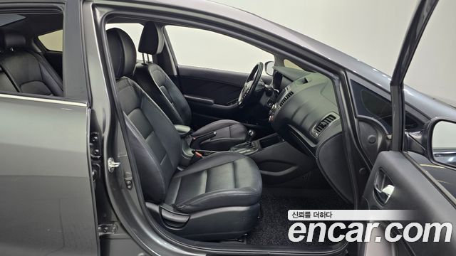 Kia K3 2013 — photo 17