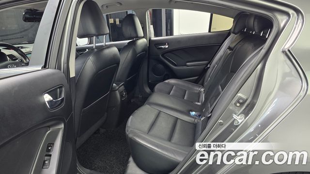 Kia K3 2013 — photo 18