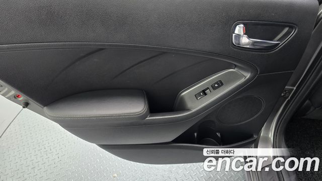 Kia K3 2013 — photo 15