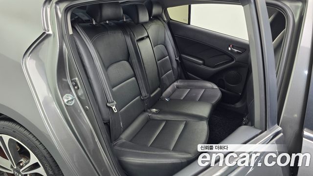 Kia K3 2013 — photo 16