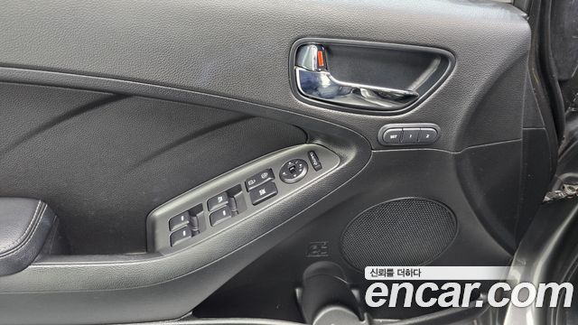 Kia K3 2013 — photo 28