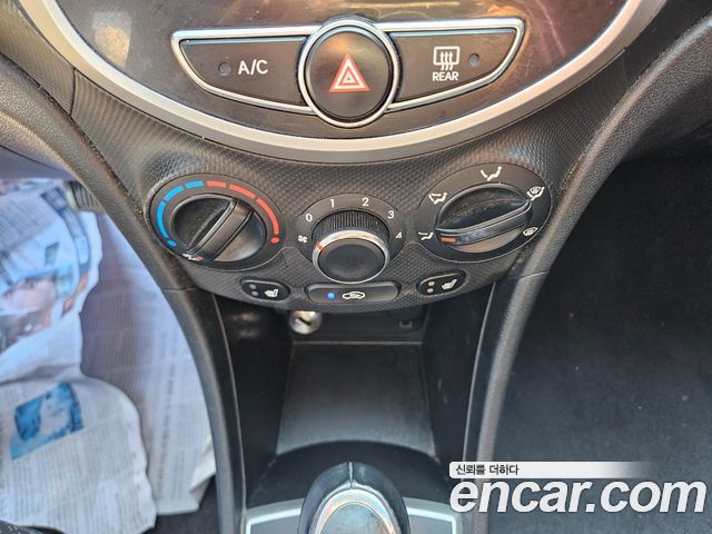 Hyundai Accent 2014 — photo 12