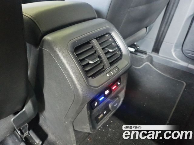 Volkswagen Tiguan 2020 — photo 16