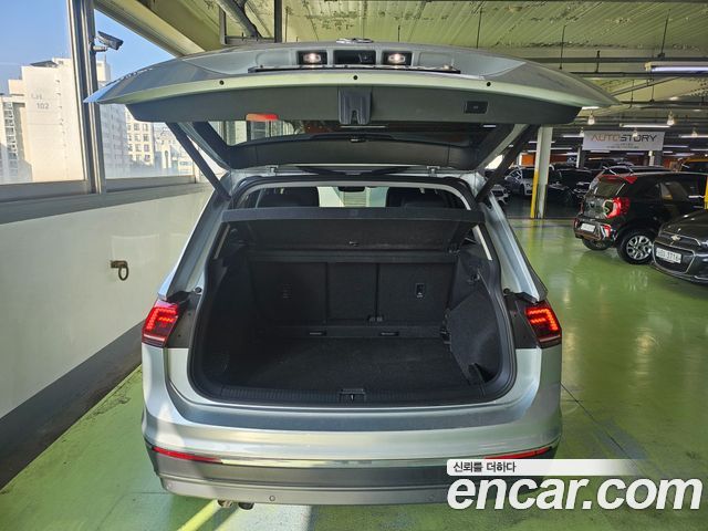 Volkswagen Tiguan 2020 — photo 18