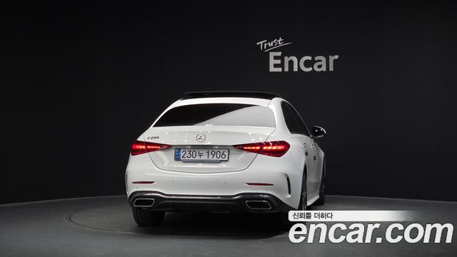 Mercedes-Benz C-Class 2025 — photo 4