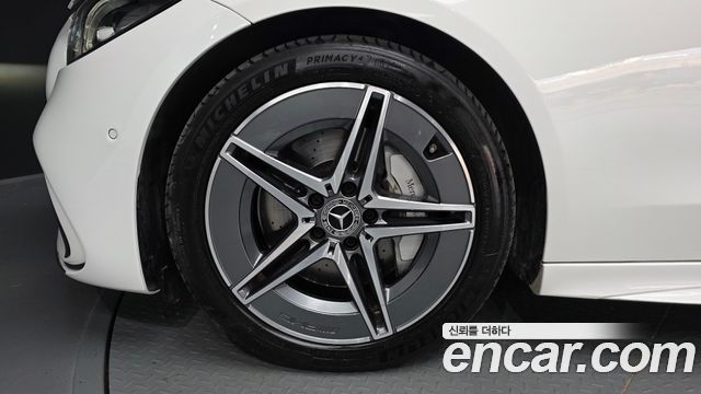 Mercedes-Benz C-Class 2025 — photo 5