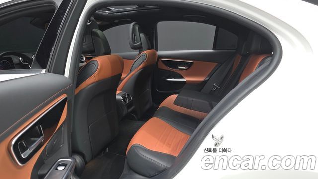 Mercedes-Benz C-Class 2025 — photo 11