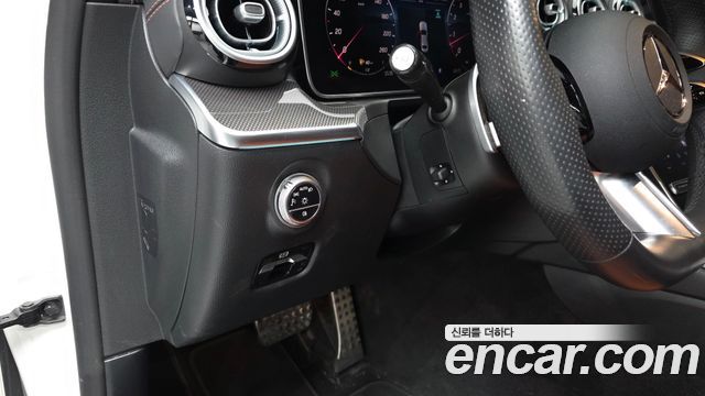 Mercedes-Benz C-Class 2025 — photo 13