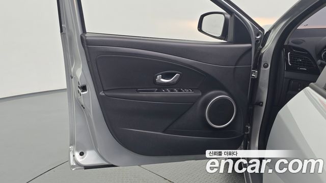 Renault Korea SM3 2016 — photo 14