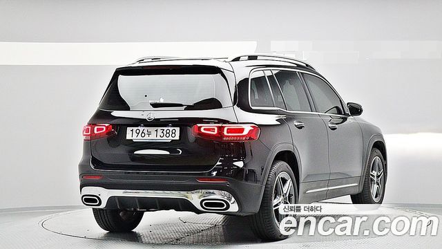 Mercedes-Benz GLB-Class 2023 — photo 2