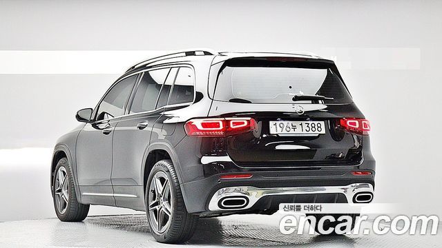 Mercedes-Benz GLB-Class 2023 — photo 4