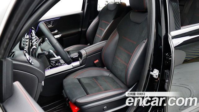 Mercedes-Benz GLB-Class 2023 — photo 6