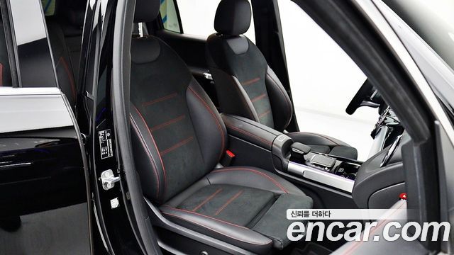 Mercedes-Benz GLB-Class 2023 — photo 7