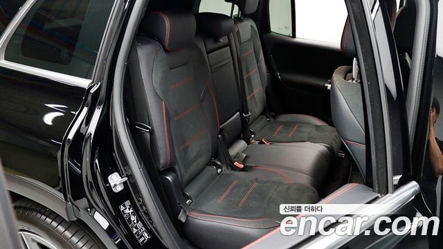 Mercedes-Benz GLB-Class 2023 — photo 9