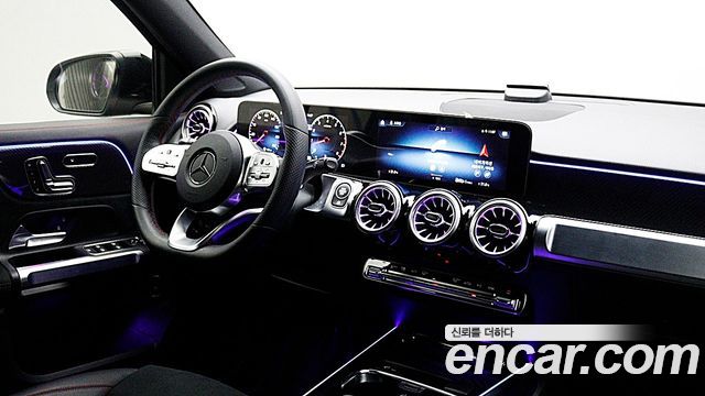 Mercedes-Benz GLB-Class 2023 — photo 10
