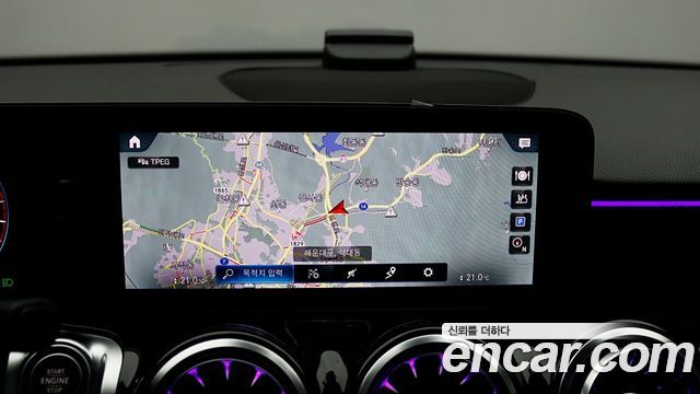 Mercedes-Benz GLB-Class 2023 — photo 11