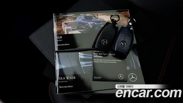 Mercedes-Benz GLB-Class 2023 — photo 15