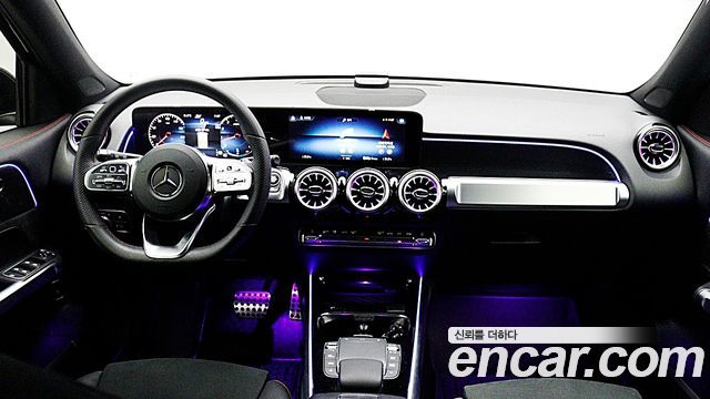 Mercedes-Benz GLB-Class 2023 — photo 16