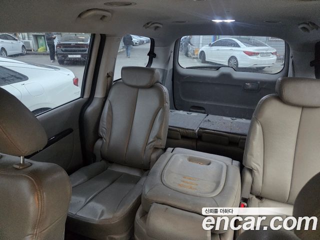 Kia Canival 2012 — photo 7