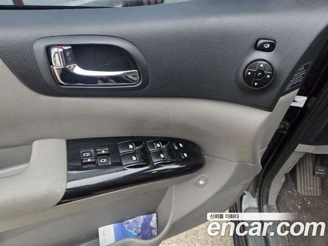 Kia Canival 2012 — photo 8
