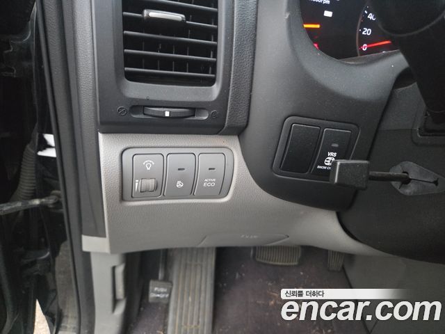 Kia Canival 2012 — photo 10
