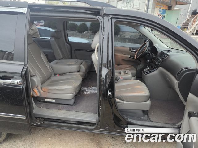 Kia Canival 2012 — photo 11