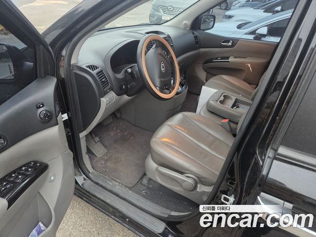 Kia Canival 2012 — photo 13