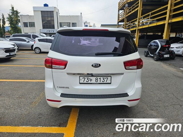Kia Canival 2015 — photo 4
