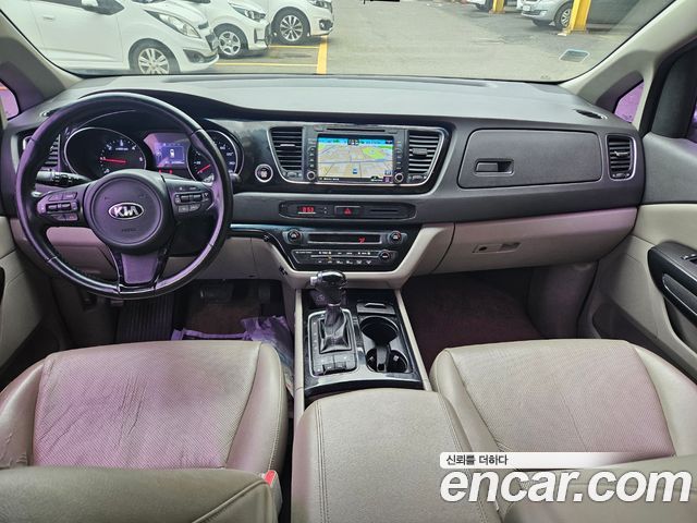 Kia Canival 2015 — photo 7