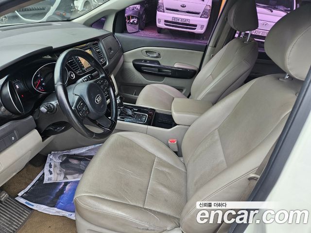 Kia Canival 2015 — photo 10