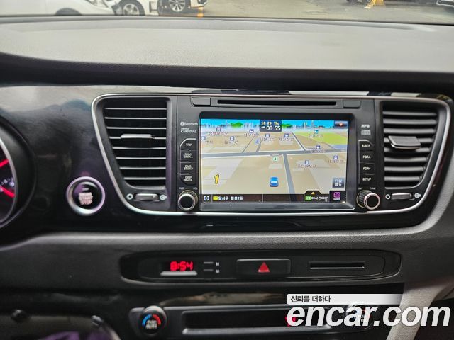 Kia Canival 2015 — photo 11