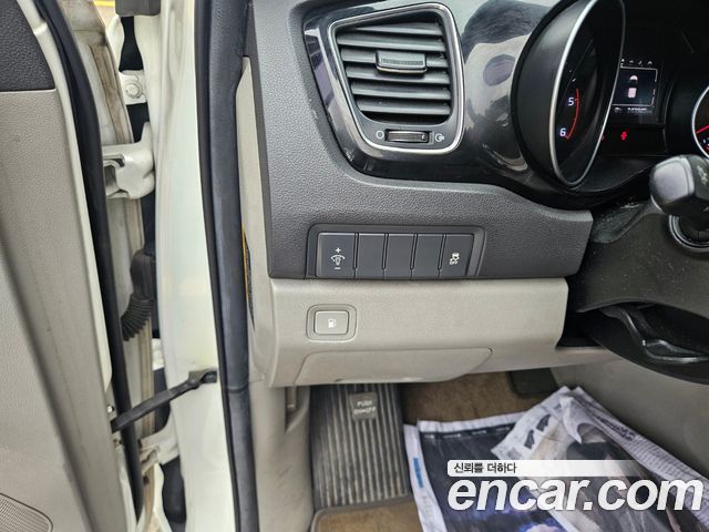 Kia Canival 2015 — photo 14