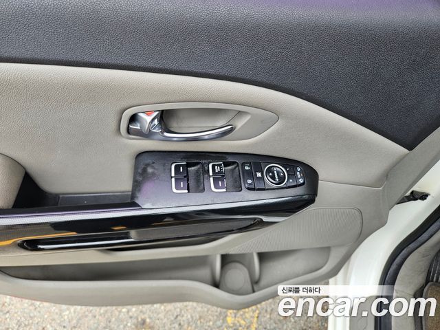 Kia Canival 2015 — photo 15