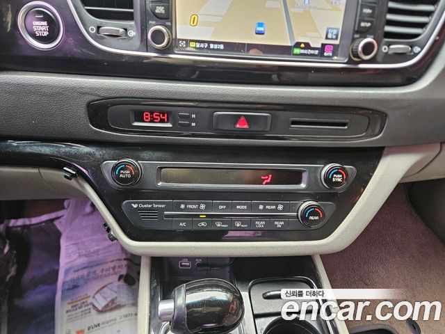 Kia Canival 2015 — photo 17