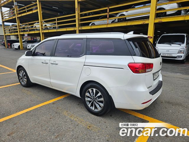 Kia Canival 2015 — photo 19