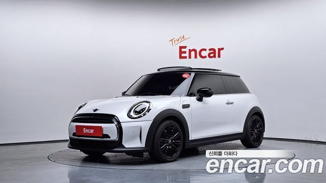 Mini Cooper 2024 — photo 1