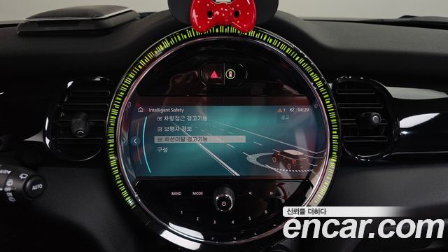 Mini Cooper 2024 — photo 17