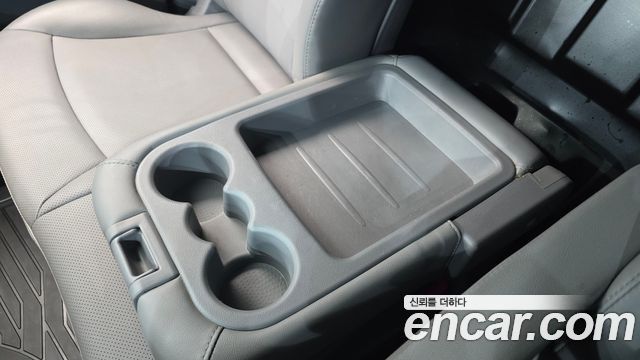 Hyundai Starex 2019 — photo 29