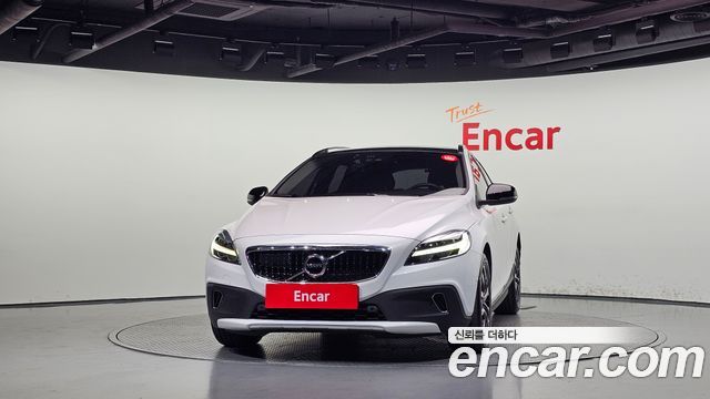 Volvo V40 2019 — photo 3